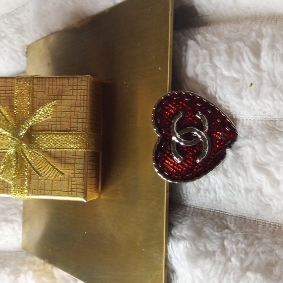 Chanel Stamped Heart Brooch ❤️❤️❤️❤️ - Picture 5 of 5
